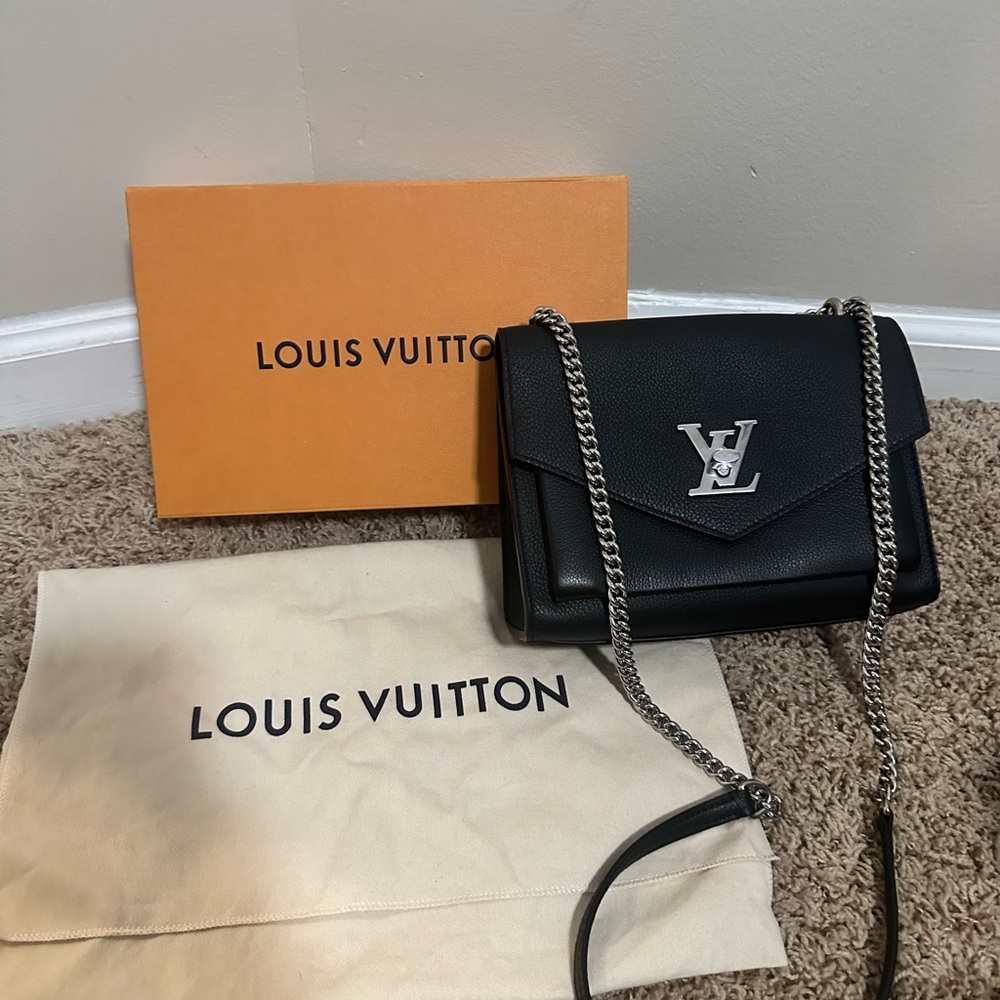 ❌SOLD❌Louis Vuitton Black Chain Shoulder Bag